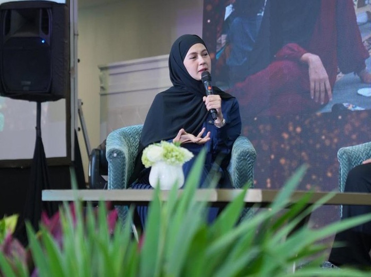 Paula Verhoeven Tergetar Ikut Wakaf Masjid di Australia, Harap Jadi Amal Jariyah