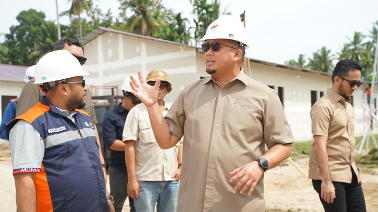 Andre Rosiade Pantau Huntara Batang Anai, Targetkan Rampung dan Diresmikan 25 Januari Andre Rosiade Pantau Huntara Batang Anai, Targetkan Rampung dan Diresmikan 25 Januari