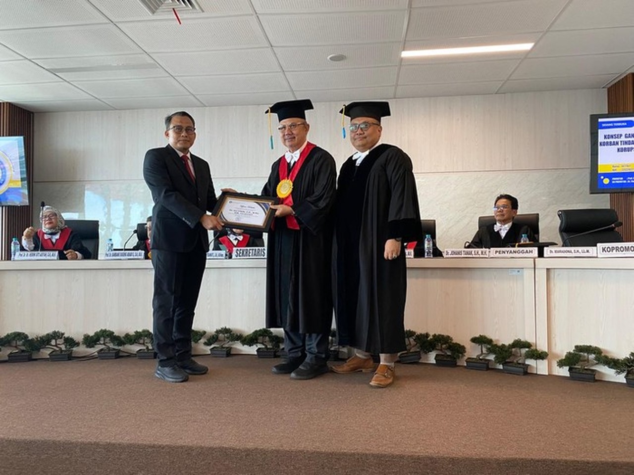 Ali Fikri Raih Gelar Doktor Ilmu Hukum, Disertasi Fokus Ganti Rugi Korban Korupsi