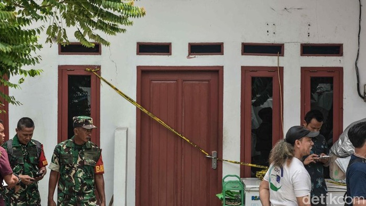 Tragedi Warakas: Tiga Jasad Sekeluarga Ditemukan Tewas Berbusa di Rumah Tragedi Warakas: Tiga Jasad Sekeluarga Ditemukan Tewas Berbusa di Rumah