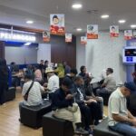 Banjir Lumpuhkan Jalur Kereta, Penumpang Tegal-Jakarta Terpaksa Carter Mobil dan Ajukan Refund