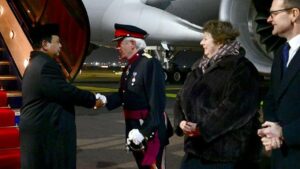 Prabowo Tiba di London, Siap Bertemu PM Keir Starmer dan Raja Charles III