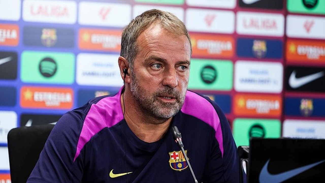 Hansi Flick Desak Barcelona Rekrut Bek Tengah Baru di Bursa Transfer Musim Dingin