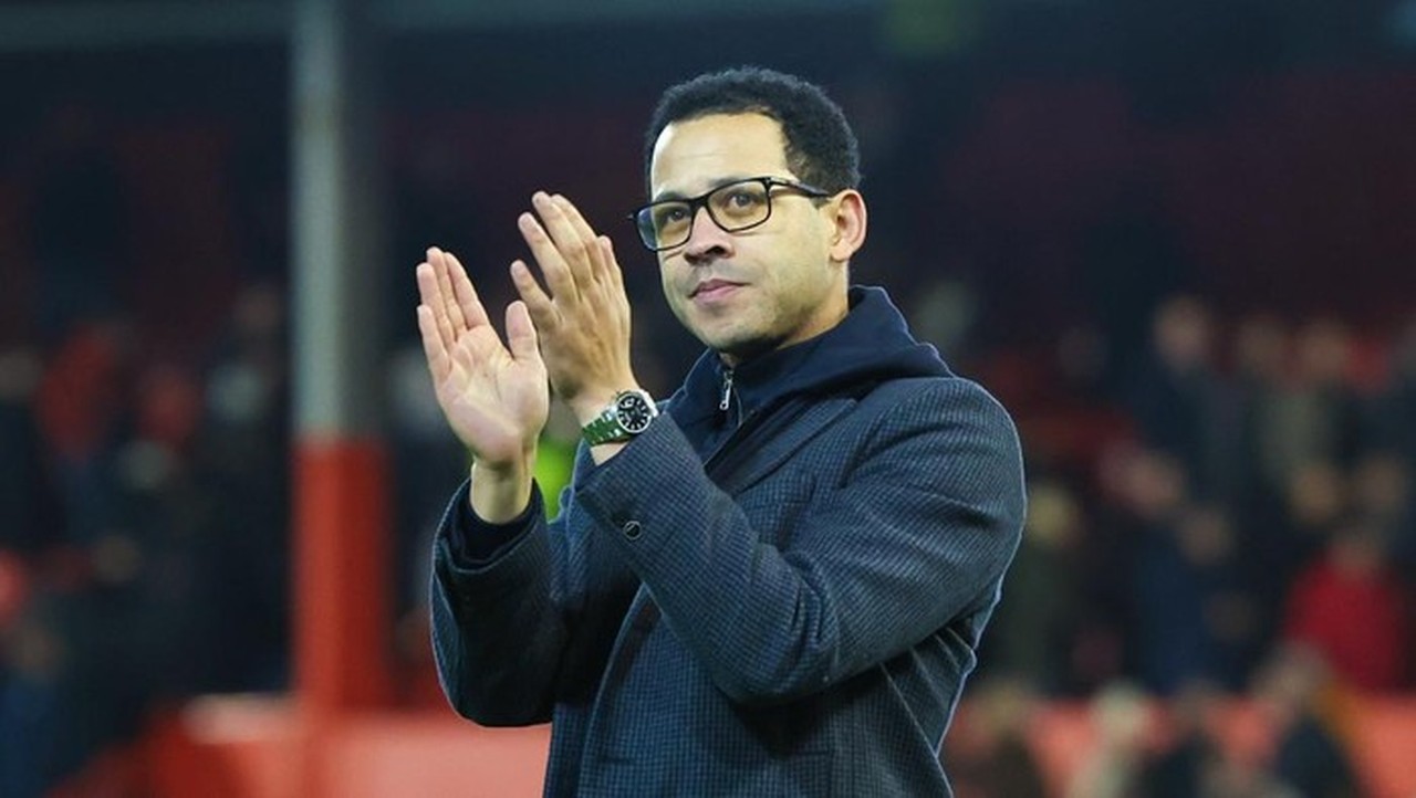 Liam Rosenior Ogah Dengar Isu Pengganti Maresca di Chelsea, Fokus ke Strasbourg