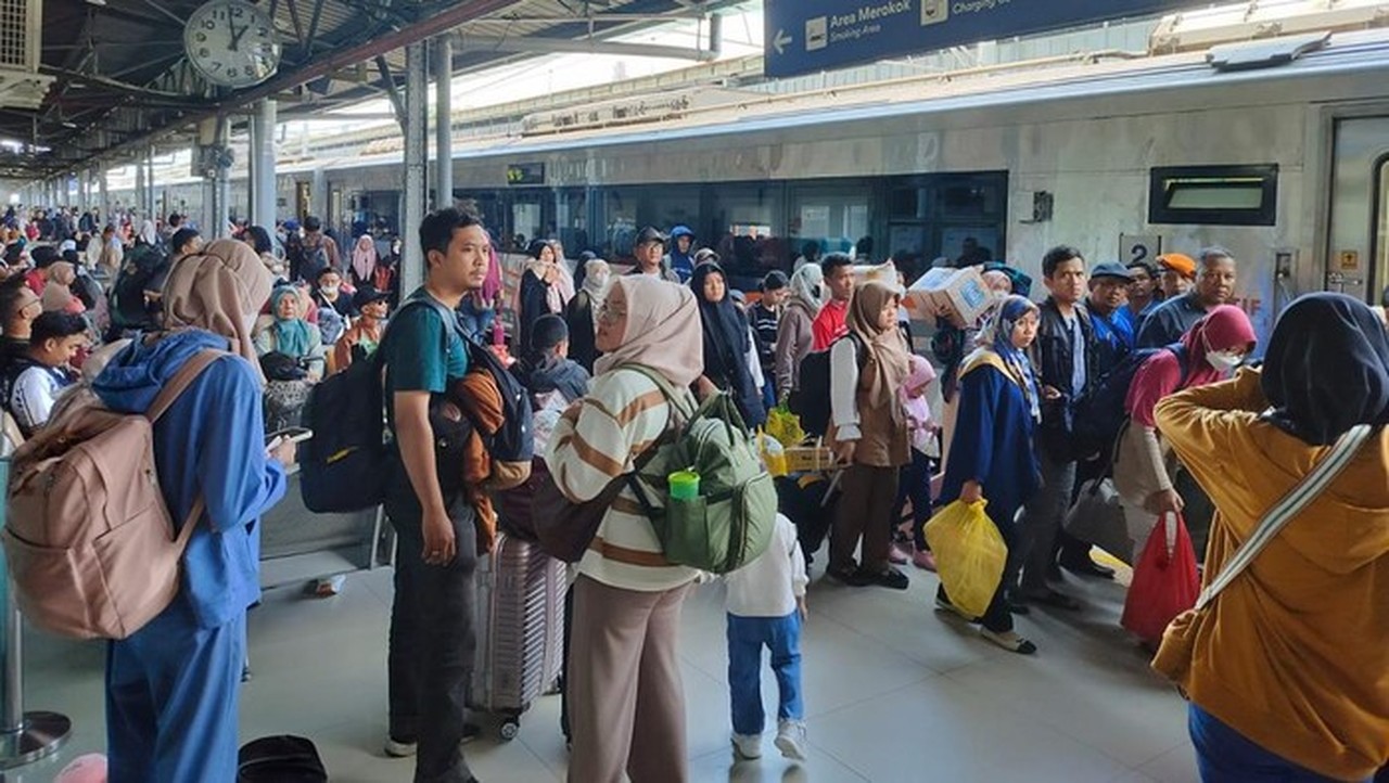 Gangguan Perjalanan Kereta Akibat Banjir, KAI Tawarkan Refund 100% via Aplikasi Access by KAI Gangguan Perjalanan Kereta Akibat Banjir, KAI Tawarkan Refund 100% via Aplikasi Access by KAI