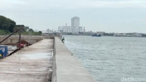 Pramono Janji Tuntaskan Tanggul Pantai Jakarta, Ingat Pernyataan Ahok Soal Risiko Kebocoran