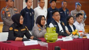 Polisi Cikarang Ungkap Oplosan Gas Elpiji Subsidi, Tabung 3 Kg Disuntik ke 12 Kg