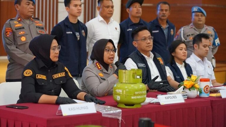 Polisi Cikarang Ungkap Oplosan Gas Elpiji Subsidi, Tabung 3 Kg Disuntik ke 12 Kg