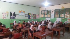 Ahli Waris Buka Segel SDN Gerendong 1 Pandeglang, Siswa Kembali Belajar