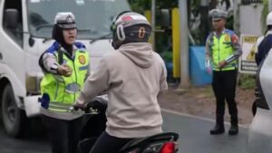 Polisi Beri Teguran Tertulis Pengendara Lawan Arah di Lebak Bulus, Pelaku Minta Maaf