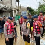 Brimob Polda Metro Bergerak Cepat Perbaiki Tanggul Jebol di Muara Gembong, Bekasi