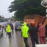Truk Rem Blong Tabrak Separator di GDC Depok, Lalu Lintas Sempat Terganggu