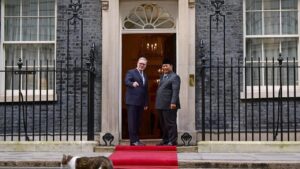 Momen Unik: Kucing Larry ‘Sambut’ Presiden Prabowo di Downing Street London