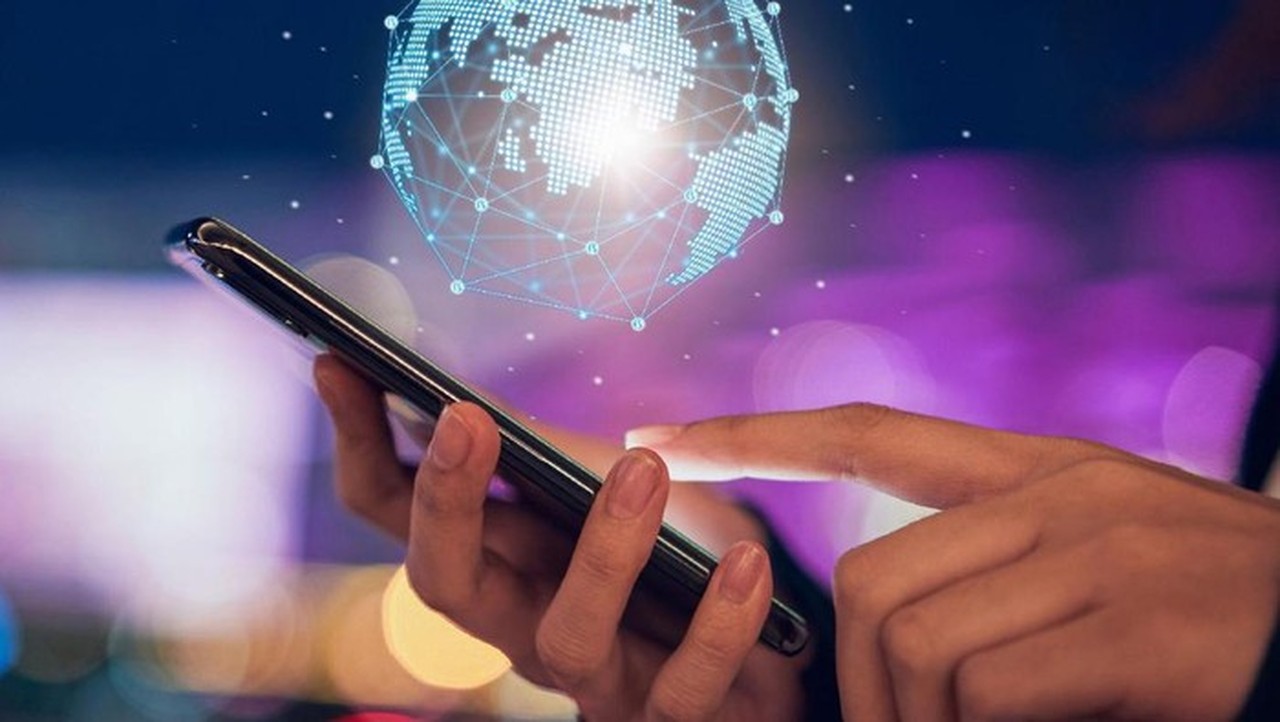 Mahasiswa Gugat UU Cipta Kerja ke MK: Kuota Internet Hangus, Hak Pendidikan Terancam