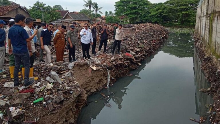 Pemkot Serang Tertibkan Bangunan Liar di Kali Kroya untuk Atasi Banjir