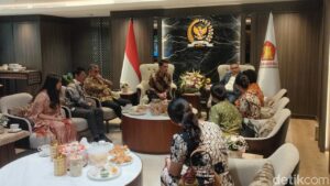 Paku Buwono XIV dan Keluarga Temui Waka DPR Dasco, Bahas Konflik Keraton Solo