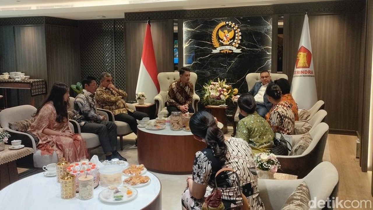 Paku Buwono XIV dan Keluarga Temui Waka DPR Dasco, Bahas Konflik Keraton Solo