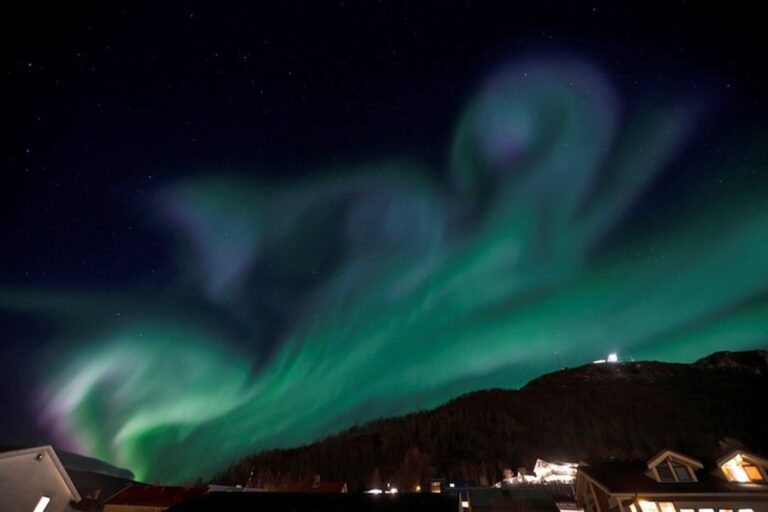 Manchester City Takluk di Kandang Bodo/Glimt, Kenali Keindahan Aurora di Kota Norwegia Ini