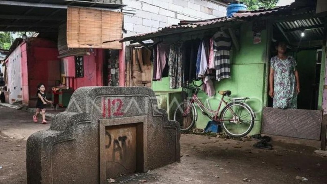 31 Keluarga Masih Bertahan di TPU Kebon Nanas, Satpol PP Jaktim Beri Peringatan Kedua