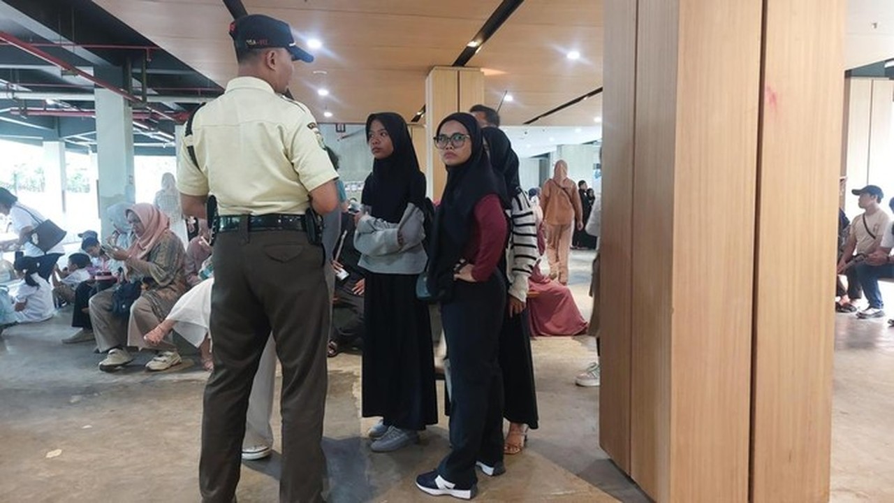 Antrean Panjang dan Tiket Habis, Ratusan Pengunjung Gagal Nikmati Planetarium TIM