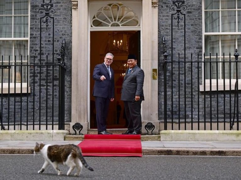 Prabowo ‘Akui’ Larry the Cat di London, Berbeda dengan Bobby Kesayangannya di Tanah Air Prabowo ‘Akui’ Larry the Cat di London, Berbeda dengan Bobby Kesayangannya di Tanah Air