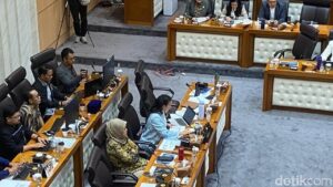 Sara Gerindra Pimpin Rapat Komisi VII DPR Bahas Revisi UU Ekonomi Kreatif dan Pemda