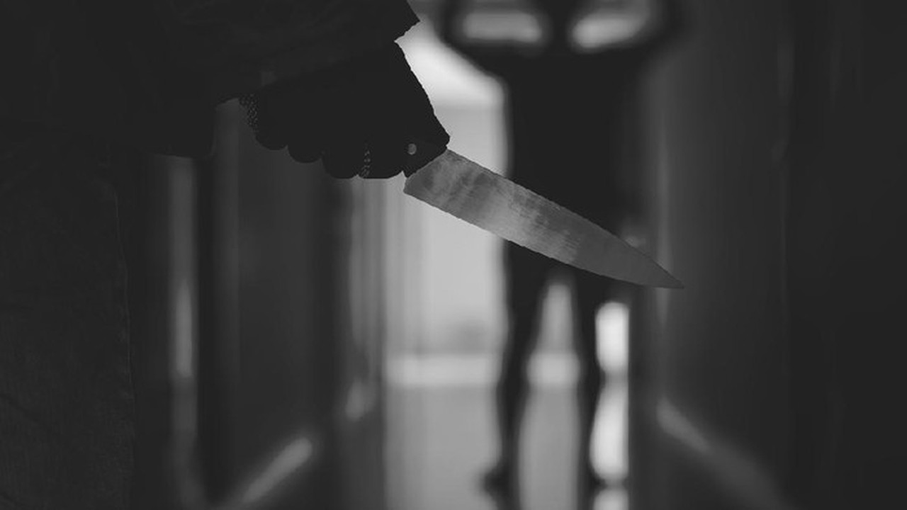 Tiga Perampok Bersenjata Tajam Satroni Rumah Mewah di Pademangan, Korban Diancam Pisau Tiga Perampok Bersenjata Tajam Satroni Rumah Mewah di Pademangan, Korban Diancam Pisau