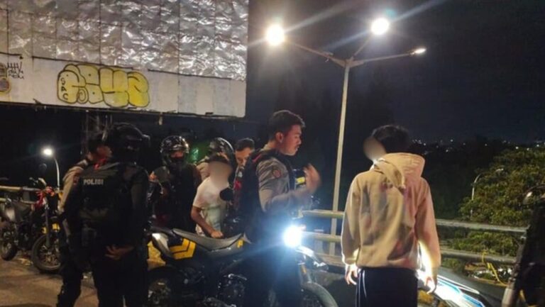 Brimob dan Polres Jaktim Gagalkan Tawuran di Kramat Jati, Sita Sejumlah Senjata Tajam