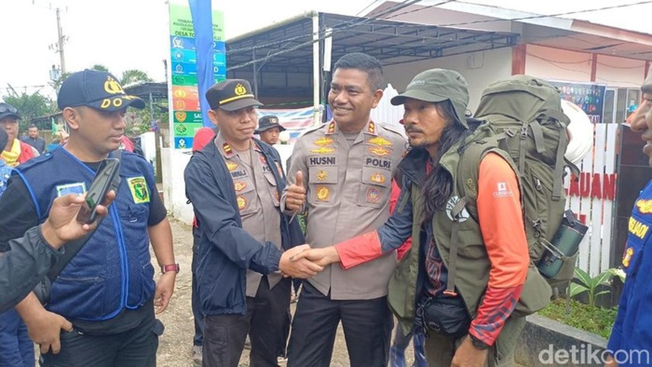 Agam Rinjani Turun Tangan Bantu Evakuasi Korban Pesawat ATR 42-500 di Medan Terjal Pangkep Agam Rinjani Turun Tangan Bantu Evakuasi Korban Pesawat ATR 42-500 di Medan Terjal Pangkep