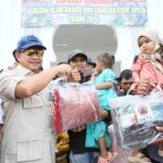 Tito Karnavian Serahkan Bantuan untuk Warga Pidie Jaya yang Terdampak Bencana