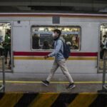 Tiang Listrik KRL Green Line Miring Akibat Longsor, Perjalanan Terganggu 3 Jam