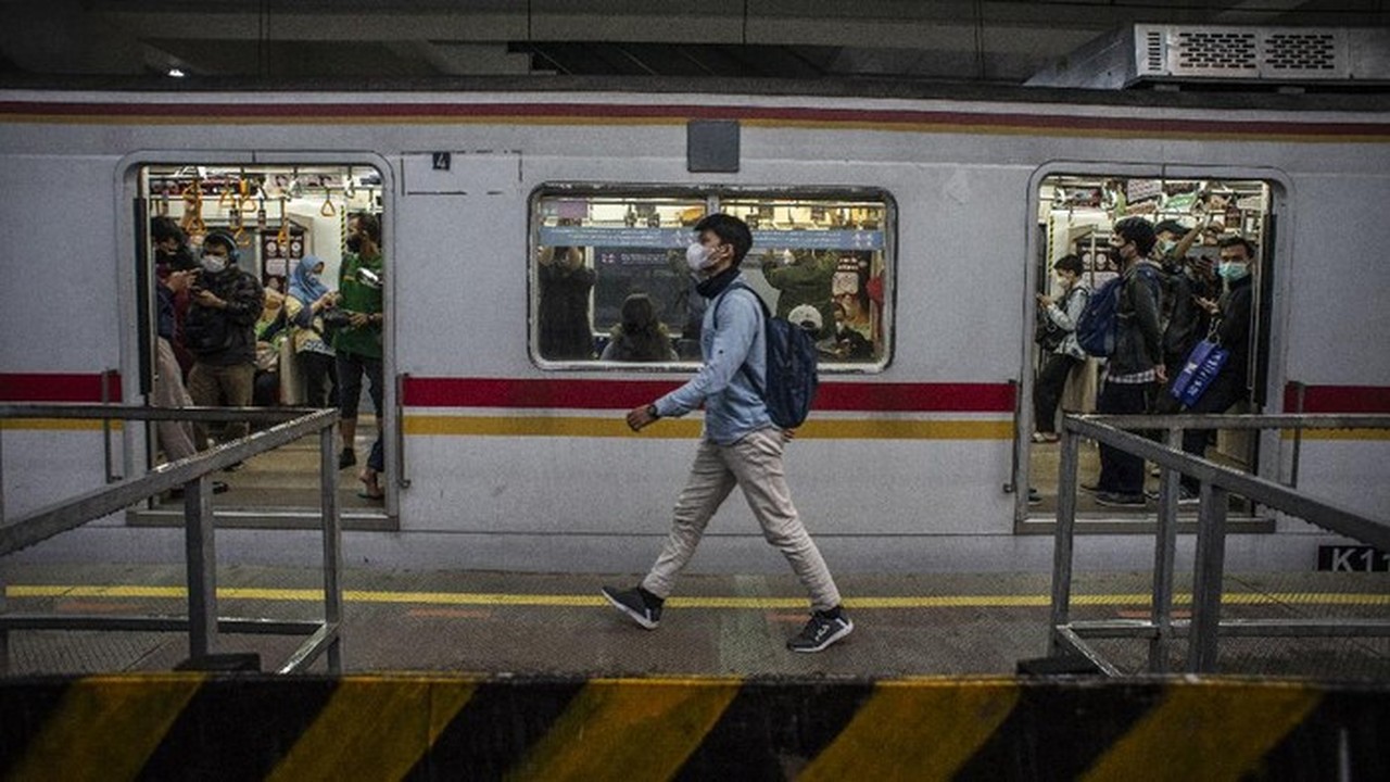 Tiang Listrik KRL Green Line Miring Akibat Longsor, Perjalanan Terganggu 3 Jam