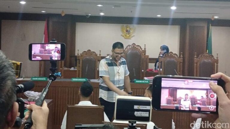 Ammar Zoni Keukeuh Minta Rekaman CCTV Sidang, Sebut Ada Intimidasi di Lapas Salemba Ammar Zoni Keukeuh Minta Rekaman CCTV Sidang, Sebut Ada Intimidasi di Lapas Salemba