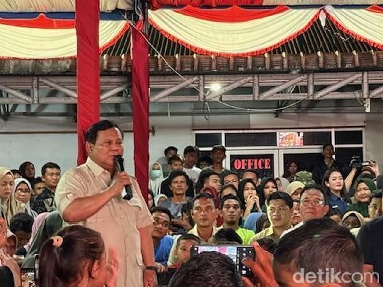 Prabowo Subianto Beri Dukungan Penuh kepada Pengungsi Tapsel: Presiden Tak Akan Tinggalkan Anda