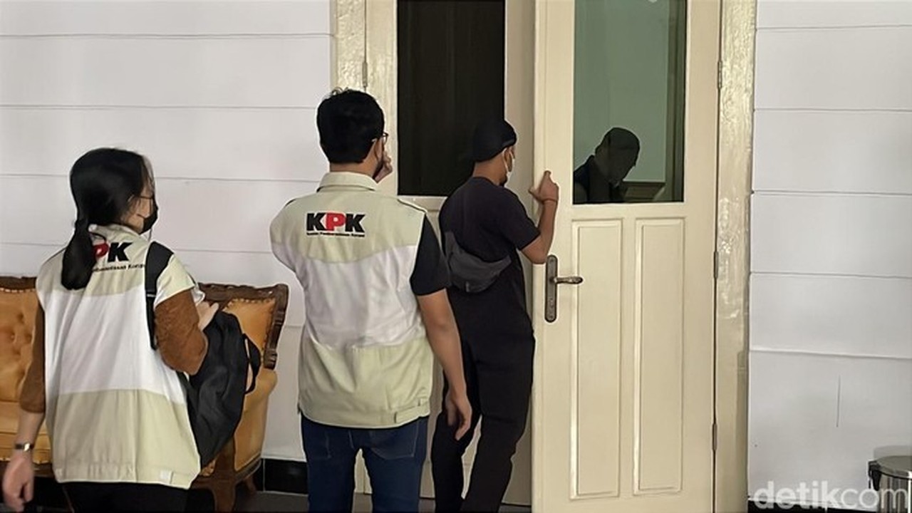 KPK Geledah Kantor dan Rumah Dinas Bupati Pati Sudewo Terkait Dugaan Pemerasan Jabatan KPK Geledah Kantor dan Rumah Dinas Bupati Pati Sudewo Terkait Dugaan Pemerasan Jabatan