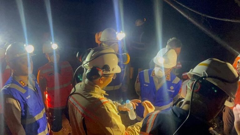 Kapolda Jabar Tinjau Tambang Emas Bogor Pasca Kebakaran Tewaskan 11 Penambang Kapolda Jabar Tinjau Tambang Emas Bogor Pasca Kebakaran Tewaskan 11 Penambang