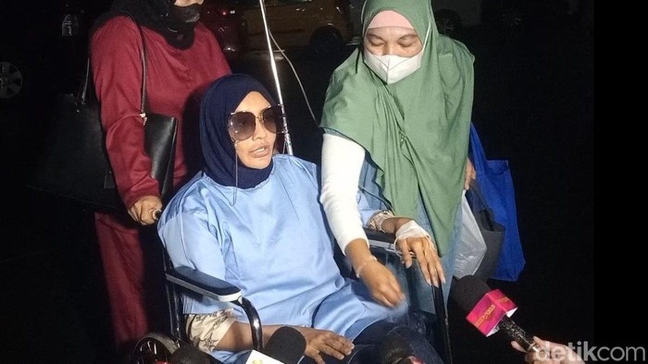 Doktif Penuhi Panggilan Polisi dengan Kursi Roda, Ungkap Stres Memikirkan Richard Lee