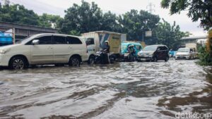 Cegah Banjir Susulan, Dinas SDA DKI Jakarta Kerahkan 3 Pompa di Jalan DI Pandjaitan