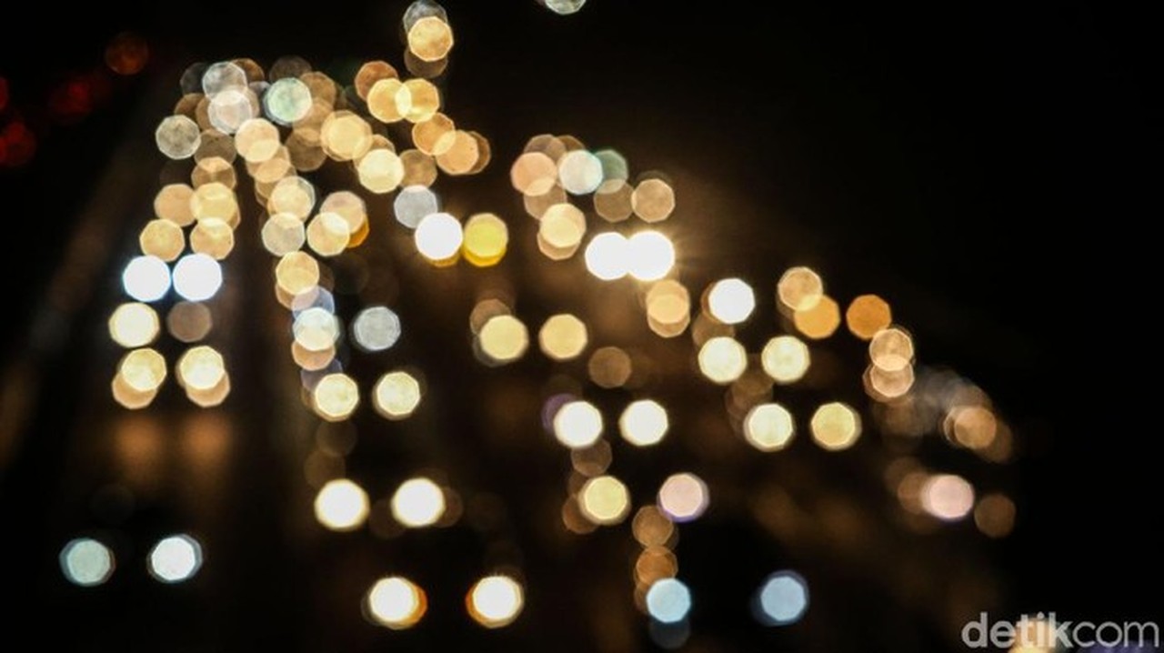 Macet Parah di Tol Jakarta Malam Ini Akibat Hujan dan Volume Kendaraan Tinggi Macet Parah di Tol Jakarta Malam Ini Akibat Hujan dan Volume Kendaraan Tinggi