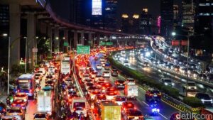 Banjir Jakarta Sore Ini: Tiga Ruas Jalan Utama Macet Parah Akibat Genangan