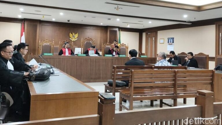 Ahli Sebut PK Emirsyah Satar Bisa Diajukan karena Pengulangan Perkara atau Kekhilafan Hakim Ahli Sebut PK Emirsyah Satar Bisa Diajukan karena Pengulangan Perkara atau Kekhilafan Hakim