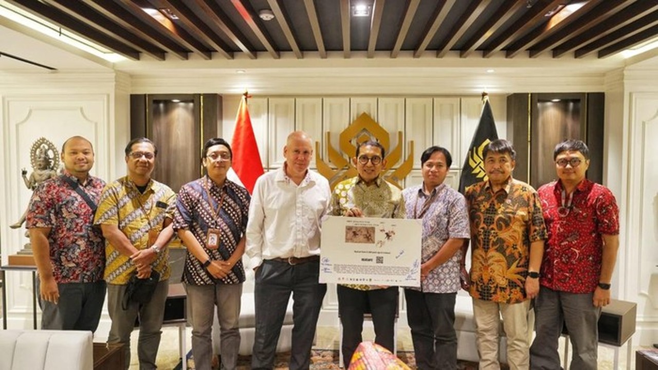 Lukisan Gua 67.800 Tahun di Sultra Perkuat Posisi Indonesia sebagai Peradaban Tertua Dunia Lukisan Gua 67.800 Tahun di Sultra Perkuat Posisi Indonesia sebagai Peradaban Tertua Dunia