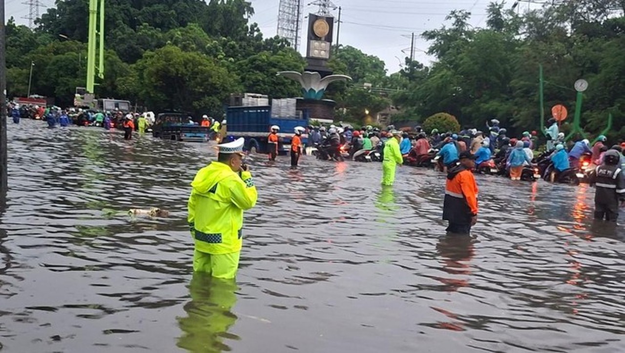 Jakarta Siaga Banjir: 112 Pompa Dikerahkan Hadapi Hujan Ekstrem Hari Ini Jakarta Siaga Banjir: 112 Pompa Dikerahkan Hadapi Hujan Ekstrem Hari Ini