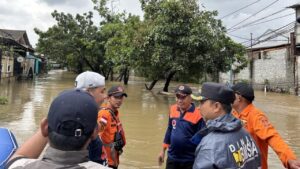 Banjir Kranji Bekasi Meluas, 80 Warga Terpaksa Mengungsi Akibat Luapan Kali Cakung
