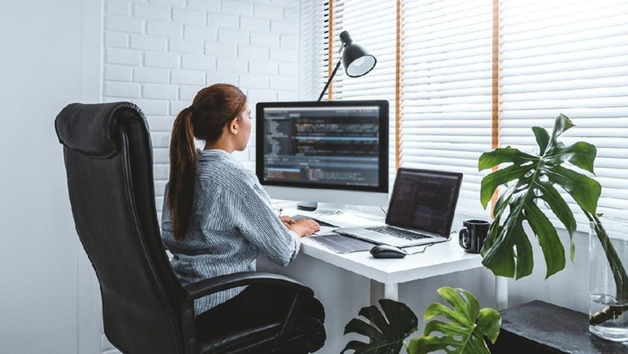 Jakarta Terapkan WFH bagi ASN dan Pegawai Swasta Akibat Cuaca Ekstrem, Simak Aturannya