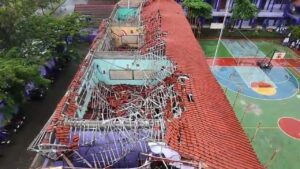 Atap SMAN 2 Gunungputri Bogor Ambruk Akibat Hujan Deras, Tiga Ruang Kelas Rusak Parah