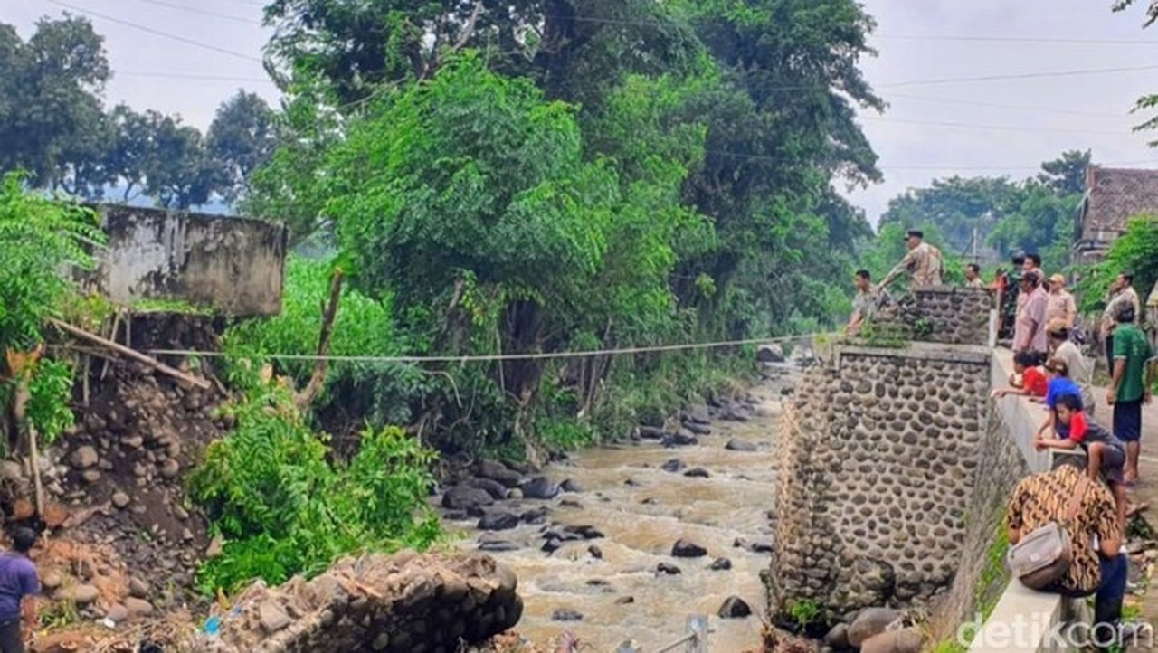 Banjir Situbondo Lumpuhkan Akses, 5 Jembatan Rusak Parah, 2 Putus Total