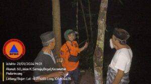 Jembatan Bambu Penghubung Desa di Serang Rusak Parah Akibat Banjir Sungai Cikalumpang