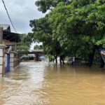 Banjir Bekasi Meluas Akibat Kali Cakung Meluap, Warga Kranji Terpaksa Dievakuasi