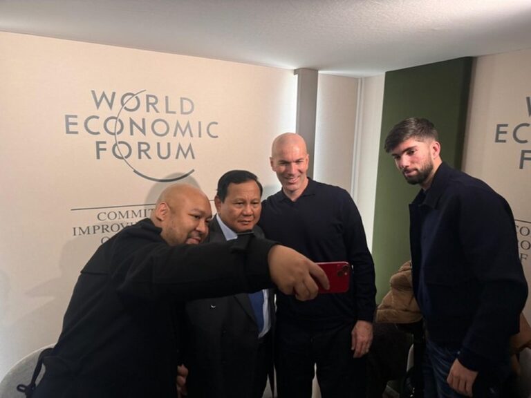Prabowo Bertemu Zidane di Davos, Netizen Jagokan Eks Pelatih Madrid Latih Timnas Indonesia Prabowo Bertemu Zidane di Davos, Netizen Jagokan Eks Pelatih Madrid Latih Timnas Indonesia